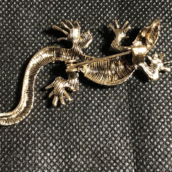 Women’s Rhinestone Lizard Brooch - Picture 4 of 6